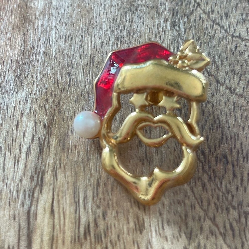 Vintage Avon Santa Claus gold tone pin brooch - Picture 3 of 4